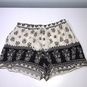 SUPER CUTE FABRIC SHORTS!!